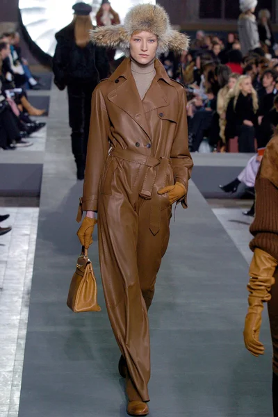 Look 11